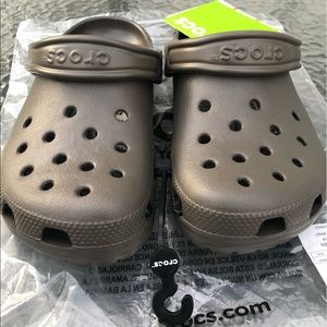 NWT Crocs Classic Chocolate M5/W7